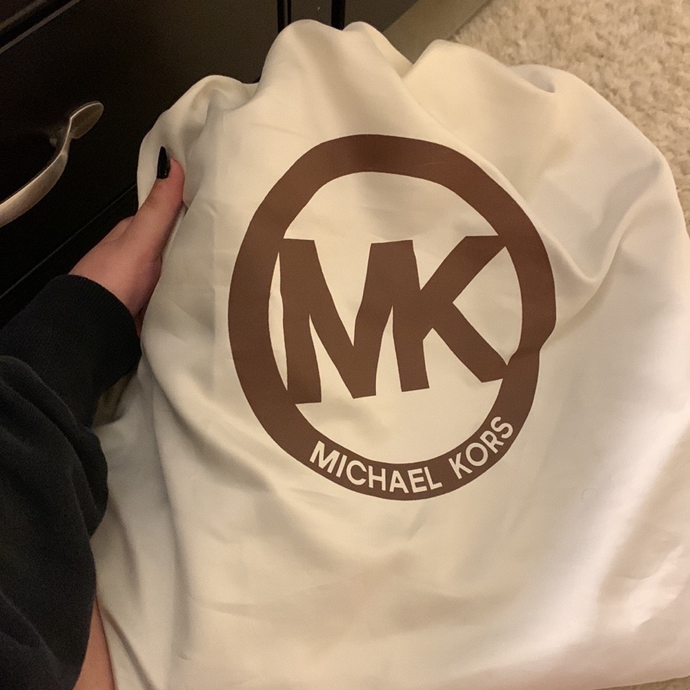 Michael kors purse - Picture 6 of 11